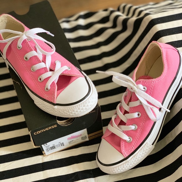 Girls low top tennis shoes - Picture 1 of 4